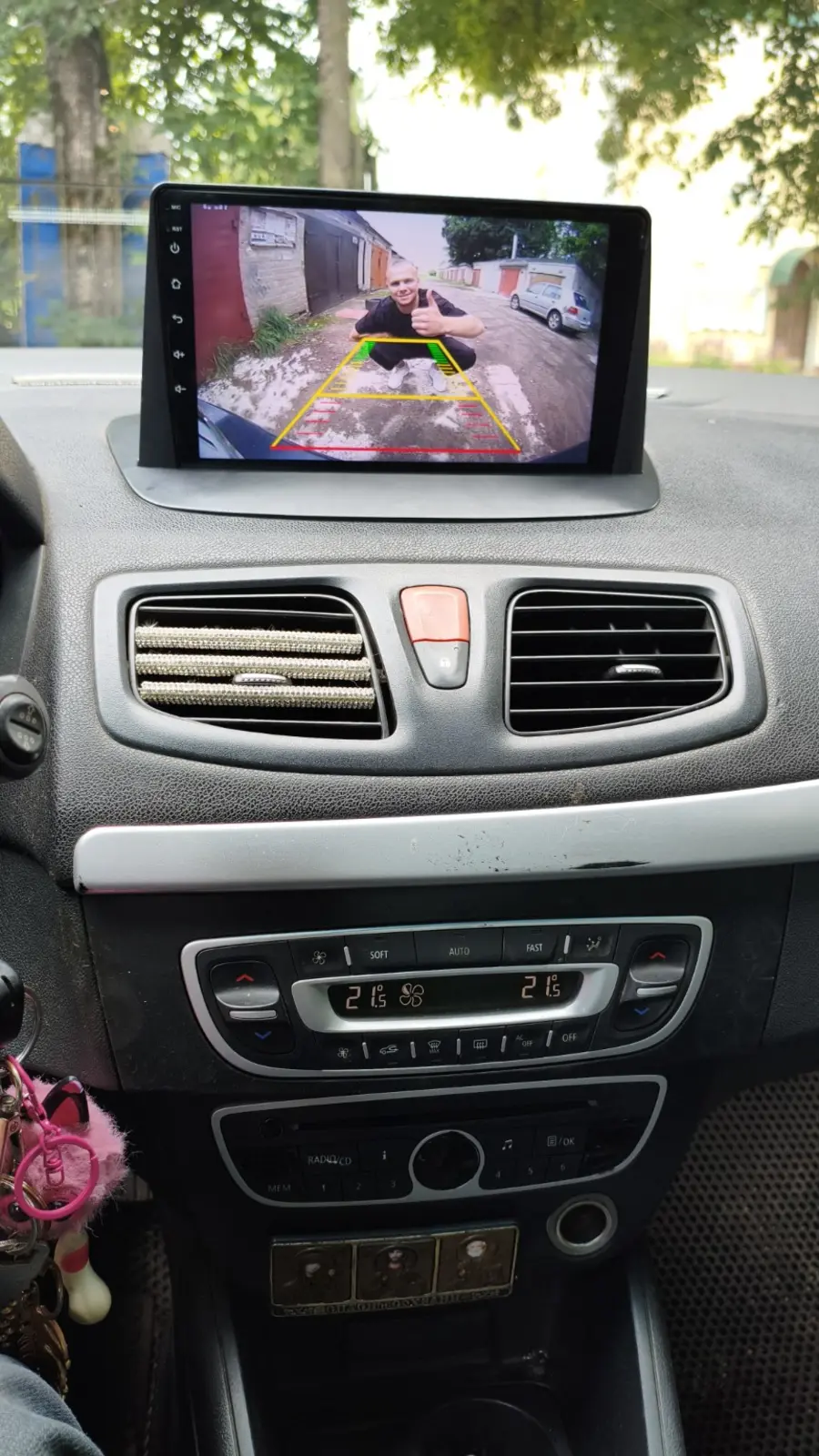 Android-магнитола и камера заднего вида в Renault Fluence